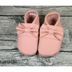 Krabbelpuschen aus Leder mit Schleife, Taufe, Geburt ab Gr. 18/19 - Lederpuschen mit Namen