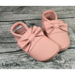 Krabbelpuschen aus Leder mit Schleife, Taufe, Geburt ab Gr. 18/19 - Lederpuschen mit Namen