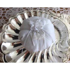 Kürbis Stoffkürbis Dekokürbis in weiß mit Satinrose genäht von Hobbyhaus