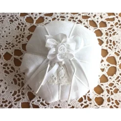 Kürbis Stoffkürbis Dekokürbis in weiß mit Satinrose genäht von Hobbyhaus