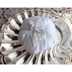 Kürbis Stoffkürbis Dekokürbis in weiß mit Satinrose genäht von Hobbyhaus