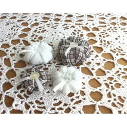 Kürbisse Stoffkürbisse Dekokürbisse 4er Set genäht in braun-beige-Caro und Creme