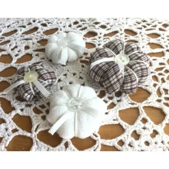 Kürbisse Stoffkürbisse Dekokürbisse 4er Set genäht in braun-beige-Caro und Creme