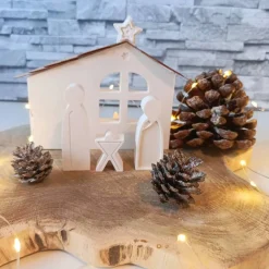 Krippe modern – Handgefertigte Raysin Weihnachtskrippe für stilvolle Feste