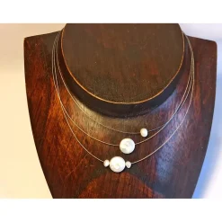 Kurzkette dreisträngig Biwaperlen-Münzen in weiß