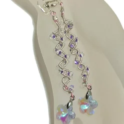 Lange funkelnde Ohrringe mit Blüte lila pastell handmade Spiralperle silberfarben Brautschmuck