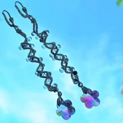 Lange funkelnde Ohrringe mit Blüte lila pastell handmade Spiralperle silberfarben Brautschmuck