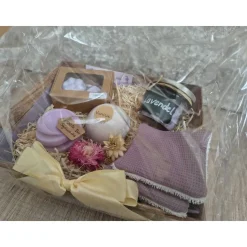 Lavendel & Vanille Geschenkset – Handgemachte Lavendelseife, Badesalz, Vanille-Badekugel, Kerze, Abschminktücher