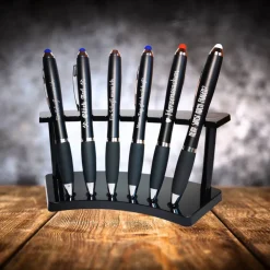 LED Kugelschreiber mit beleuchteter Lasergravur, Touchpen & blauer Mine, Fußballstadien – personalisierbar