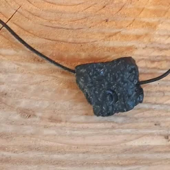 Lederbandkette - zum Beduften- mit schwarzem Lava-Trommelstein Freiform unisex