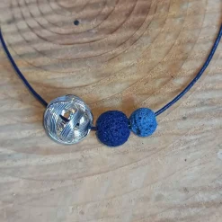 Lederbandkette -zum Beduften- mit blauen Lavaperlen u. Drahtperle