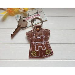 Lederhose Schlüsselanhänger gestickt – Tracht Taschenbaumler Geschenk aus braunem Kunstleder
