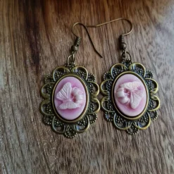 leichte Kamee Hängeohrringe in rose mit Schmetterlinge Cameo Gemme Cabochon