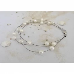 Leichter Hochzeitsschmuck, zierliches dreiteiliges Schmuckset, schwebende Perlen als Brautschmuck