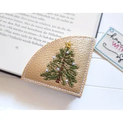 Lesezeichen Tannenbaum gestickt aus Kunstleder gold – Weihnachts-Leseecke Geschenk