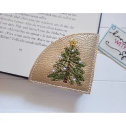 Lesezeichen Tannenbaum gestickt aus Kunstleder gold – Weihnachts-Leseecke Geschenk