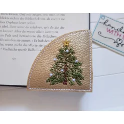 Lesezeichen Tannenbaum gestickt aus Kunstleder gold – Weihnachts-Leseecke Geschenk