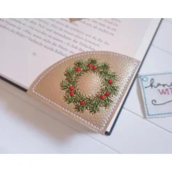 Lesezeichen Weihnachts Kranz gestickt aus Kunstleder gold – Geschenkidee Weihnachten & Adventskalender