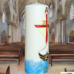 Licht der Auferstehung – Handgefertigte Osterkerze mit Kreuz, Segelschiff, Sonne, Alpha & Omega