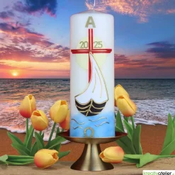 Licht der Auferstehung – Handgefertigte Osterkerze mit Kreuz, Segelschiff, Sonne, Alpha & Omega