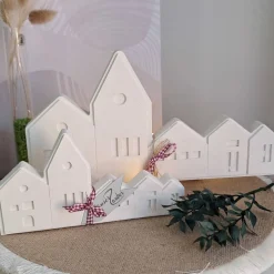 Lichthäuser weiß als Häuserleiste in 2 Größen Stadthäuser aus Raysin im Hygge Scandi Style Lichtthaus Dekohäuser