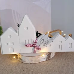 Lichthäuser weiß als Häuserleiste in 2 Größen Stadthäuser aus Raysin im Hygge Scandi Style Lichtthaus Dekohäuser
