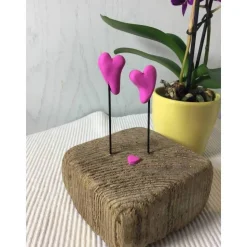 Liebe auf Treibholz, Herzen auf Schwemmholz, Liebe, Hochzeit, Valentinstag