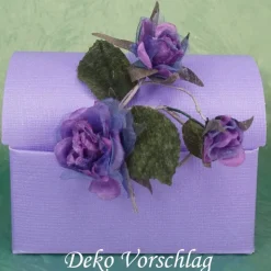 Lila Truhe aus Karton, Faltschachtel