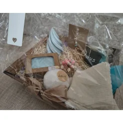 Lotus Geschenkset – Handgemachte Lotusseife, Badekugel, Badesalz, Kräuterkissen, Kerze, Abschminkpads, Schutzengel