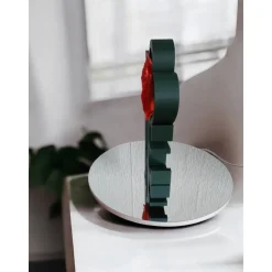 LOVE Skulptur mit roter Rose: Deko-Buchstaben und Herz– Valentinstagsgeschenk