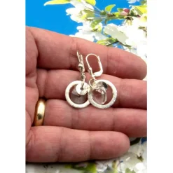 Lässige Unikat Ohrhänger aus Glas & Silber in crystal– Geschenkidee für Frauen, Ostern