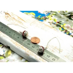 Lässige verspielte Ohrhänger aus Metall & Silberfarben in Rot – Geschenkidee für Frauen