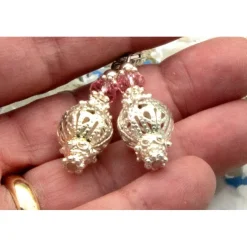 Lässige verspielte Ohrringe aus Metall & Silberfarben, rosa, Unikatschmuck – Geschenkidee für Frauen