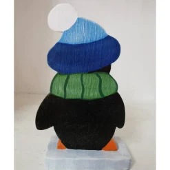 Lustiger Winterpinguin aus Holz