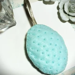 Luxus Osterei Unikat mint blau – handbestickter Anhänger mit Perlen, Prunkei, pompöse Osterdeko