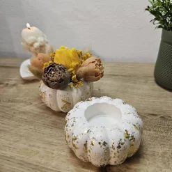 Luxus Rapswachs Kerzenblumenstrauß im vergoldeten Kürbis Teelichthalter | Herbstliche Blumendeko | Veganes Unikat Gesche