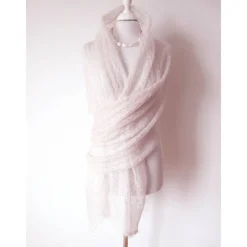 Luxus Stola für die Hochzeit aus Mohair und Seide in hellem Puderrosa, gestrickter Brautschal blush nude