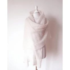 Luxus Stola für die Hochzeit aus Mohair und Seide in hellem Puderrosa, gestrickter Brautschal blush nude