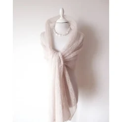 Luxus Stola für die Hochzeit aus Mohair und Seide in hellem Puderrosa, gestrickter Brautschal blush nude
