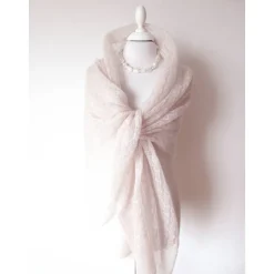 Luxus Stola für die Hochzeit aus Mohair und Seide in hellem Puderrosa, gestrickter Brautschal blush nude
