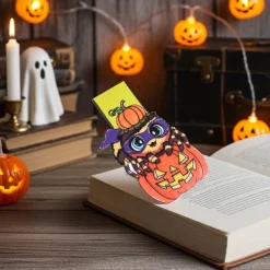 Magnetisches Lesezeichen „Kleine Spinne als Superheld verkleidet“ | Halloween Lesezeichen mit Spinnenmotiv