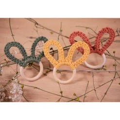 Makramee Hasenohren – Verspielte Osterdeko oder als Serviettenringe aus Holz und Baumwolle