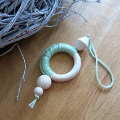 Makramee Weihnachtsschmuck - Weihnachtsbaum Anhänger (rosa)