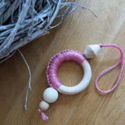 Makramee Weihnachtsschmuck - Weihnachtsbaum Anhänger (rosa)