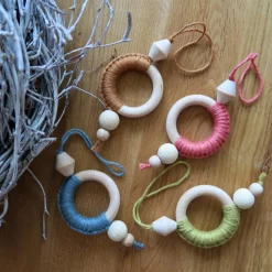 Makramee Weihnachtsschmuck - Weihnachtsbaum Anhänger (braun matt)