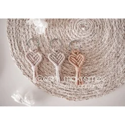 Makrameeanhänger • Makramee • Herz • Schlüsselanhänger • Herzanhänger • Makrameeschlüsselanhänger • Accessoires • Nikola