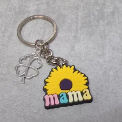 Mama Sonnenblume Schlüsselanhänger personalisierbar – Muttertag Geschenk mit Glücksbringer oder Herz