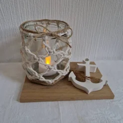 Maritimes Windlicht aus Makramee mit einem Anker