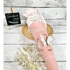 Mädchen Schultüte mit 3D Schmetterling im Blütenkranz aus Stoff 70 cm