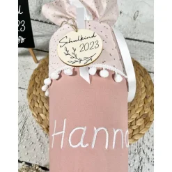 Mädchen Schultüte mit 3D Schmetterling im Blütenkranz aus Stoff 70 cm